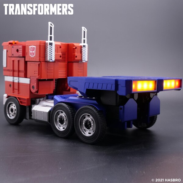 Transformers Optimus Prime Advanced Robot Official Images  (7 of 10)